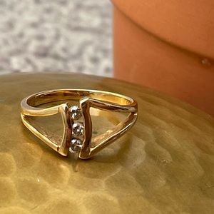 14K Gold & Diamond Ring